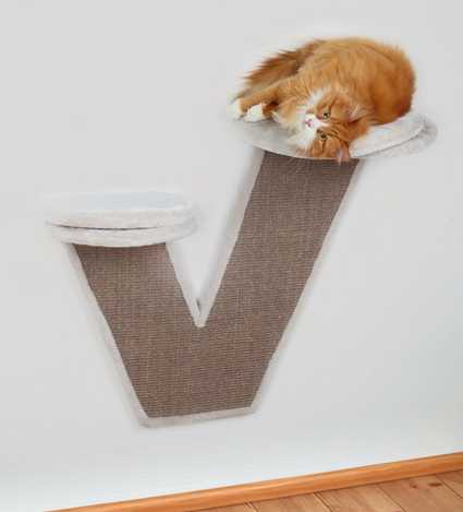 Rascador de pared con plataformas para gatos.